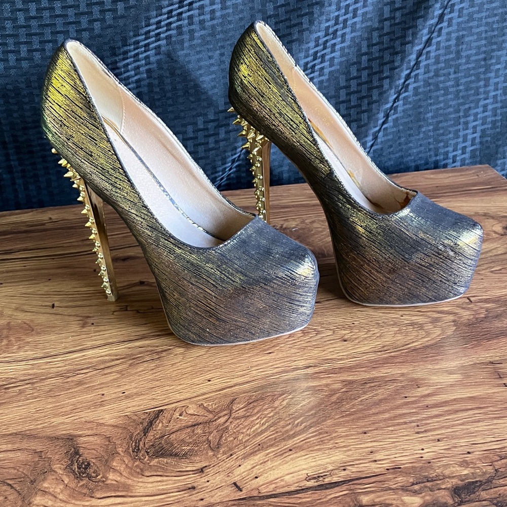 Scene Gold and Black Platform Heels